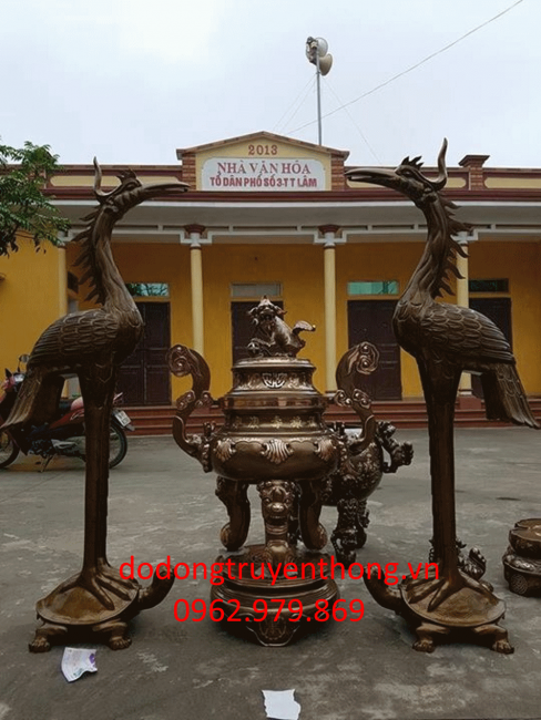 hạc bằng đồng đỏ cao 1,8 m